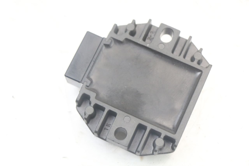 photo de REGOLATORE DI CARICA PIAGGIO LIBERTY 125 (2009 - 2013) - Primo piano tecnico