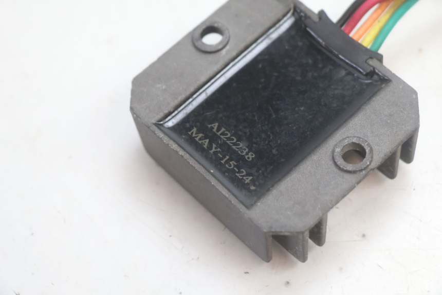 photo de REGOLATORE DI CARICA KYMCO LIKE 125 (2009 - 2016) - Altra angolazione