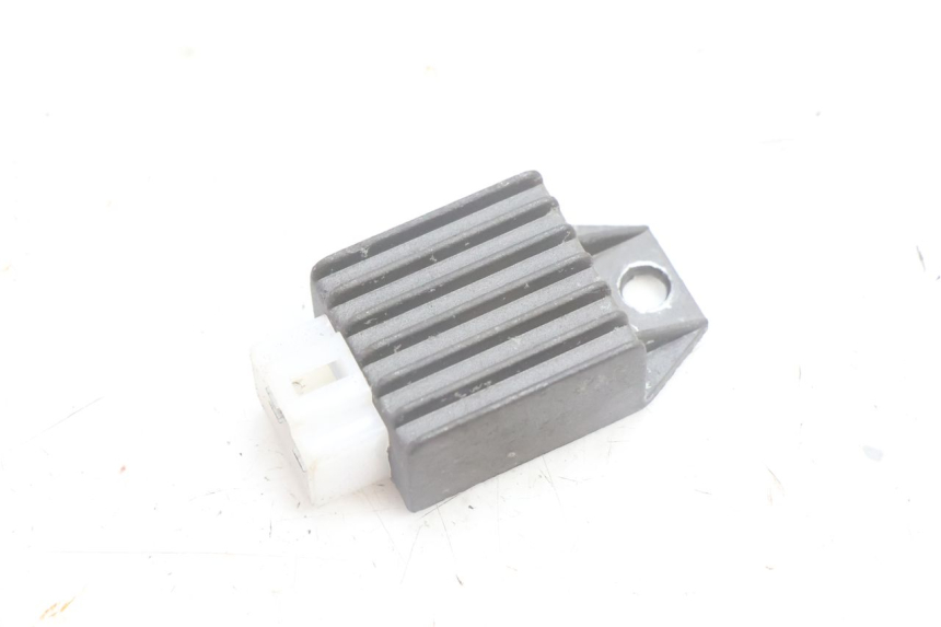 photo de REGOLATORE DI CARICA PEUGEOT LUDIX BLASTER 50 (2006 - 2014) - Vista principale