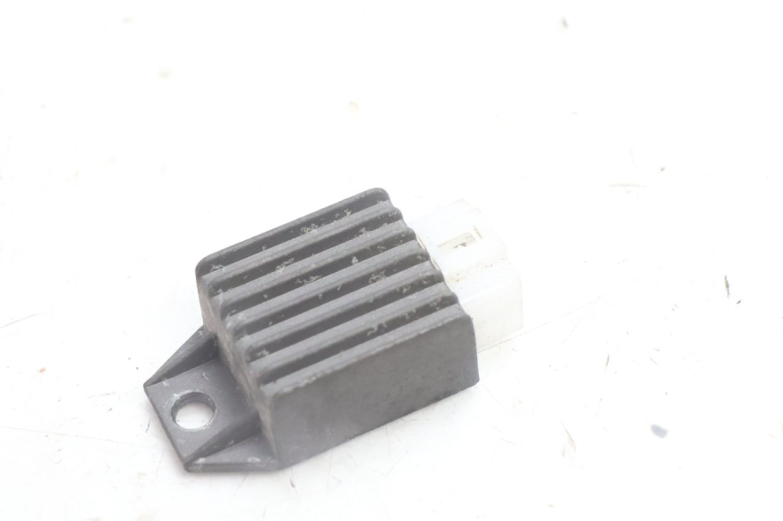 photo de REGOLATORE DI CARICA PEUGEOT LUDIX BLASTER 50 (2006 - 2014) - Dettaglio del componente