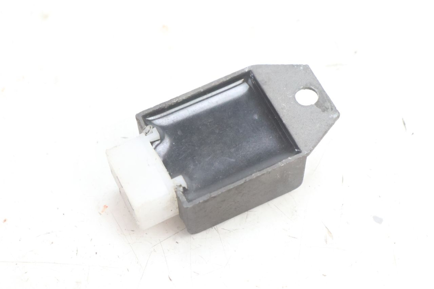 photo de REGOLATORE DI CARICA PEUGEOT LUDIX BLASTER 50 (2006 - 2014) - Altra angolazione