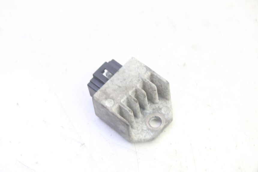 photo de Regolatore di carica PEUGEOT LUDIX ONE 50 (2004 - 2006) - Dettaglio del componente