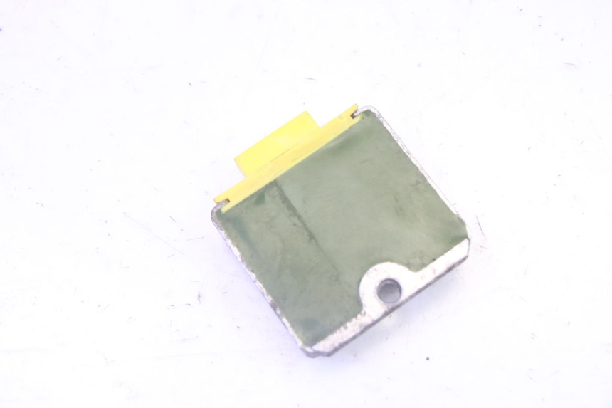 photo de REGOLATORE PIAGGIO LXV 4T 50 (2009 - 2013) - Altra angolazione