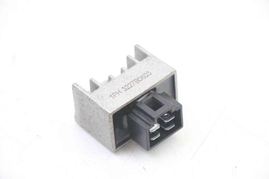 photo de REGOLATORE DI CARICA MBK OVETTO ONE 2T 50 (2013 - 2017) - Dettaglio del componente