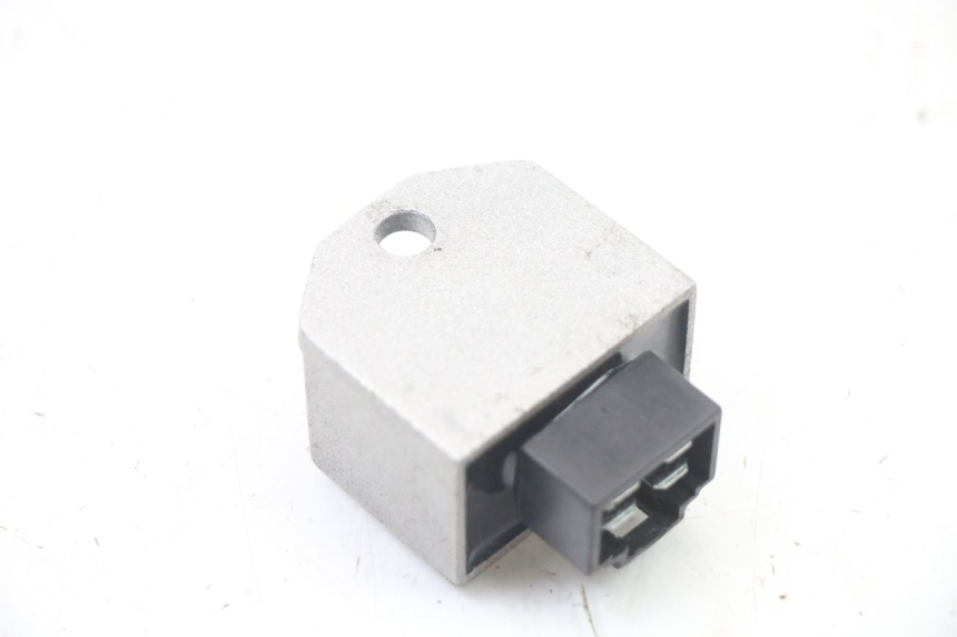 photo de REGOLATORE DI CARICA MBK OVETTO ONE 2T 50 (2013 - 2017) - Primo piano tecnico