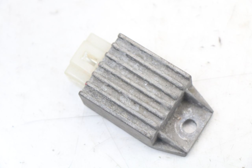 photo de REGOLATORE DI CARICA SYM MIO 50 (2011 - 2017) - Dettaglio del componente