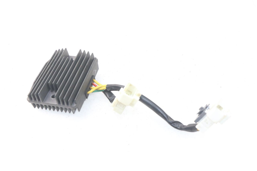 photo de Regolatore di carica PIAGGIO MP3 HPE 500 (2019 - 2022) - Altra angolazione