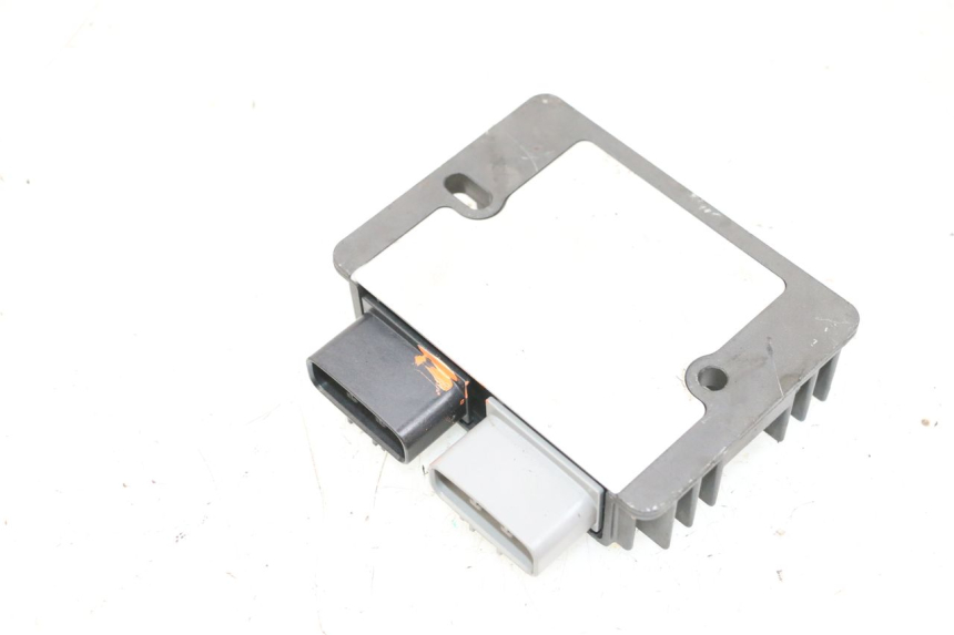 photo de REGOLATORE PIAGGIO MP3 HPE 300 (2019 - 2026) - Altra angolazione