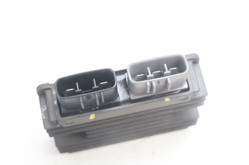photo de REGOLATORE PIAGGIO MP3 HPE 530 (2022 - 2026) - Altra angolazione