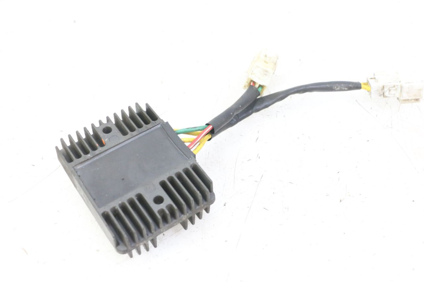 photo de REGOLATORE DI CARICA PIAGGIO MP3 LT 300 (2010 - 2016) - Primo piano tecnico