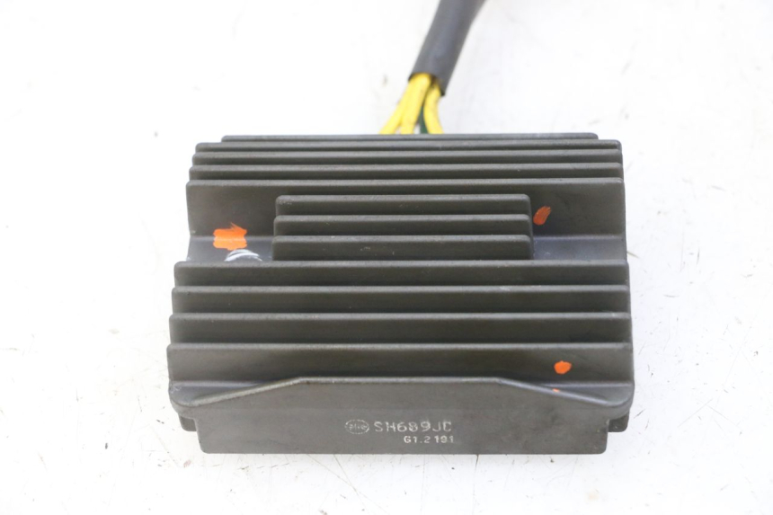 photo de REGOLATORE DI CARICA PIAGGIO MP3 LT 300 (2010 - 2016) - Dettagli dei punti di fissaggio