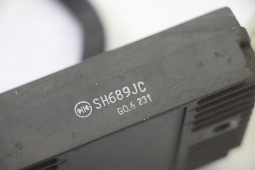 photo de REGOLATORE DI CARICA PIAGGIO MP3 LT 300 (2010 - 2016) - Altra angolazione