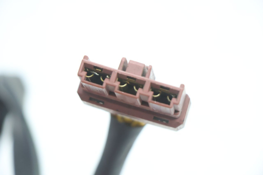 photo de REGOLATORE DI CARICA PIAGGIO MP3 LT 400 (2007 - 2012) - Dettagli dei punti di fissaggio