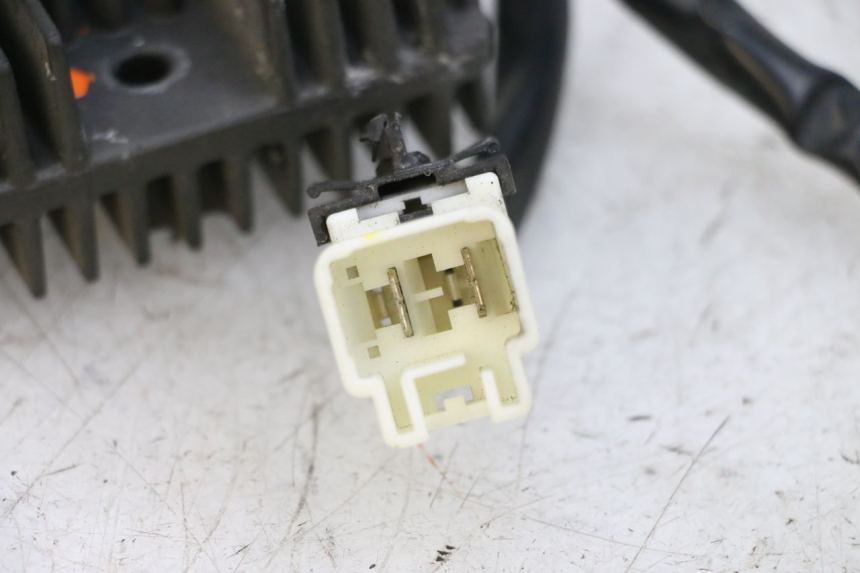 photo de REGOLATORE DI CARICA PIAGGIO MP3 500 (2014 - 2017) - Primo piano tecnico