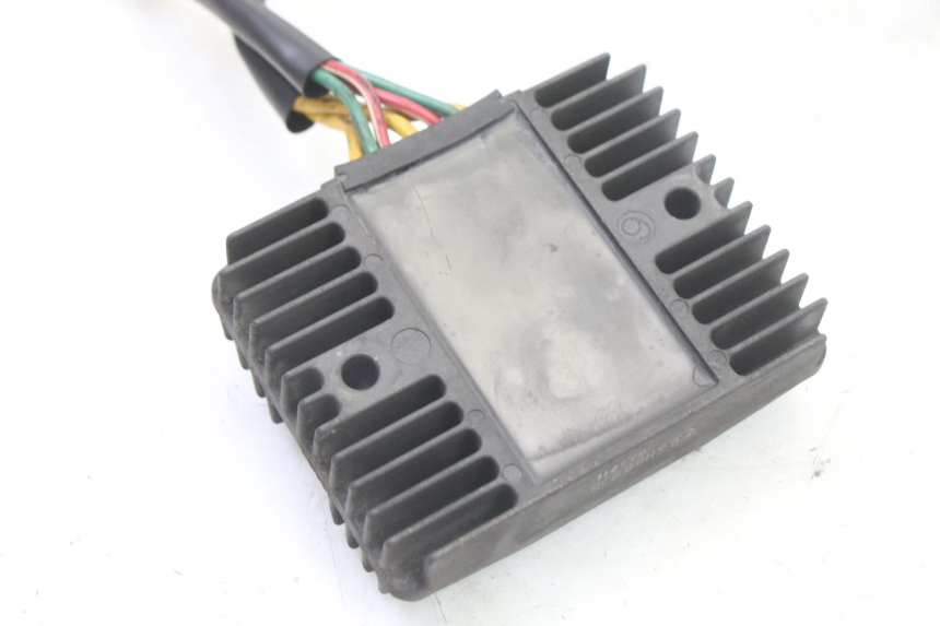 photo de REGOLATORE DI CARICA PIAGGIO MP3 500 (2011 - 2015) - Primo piano tecnico