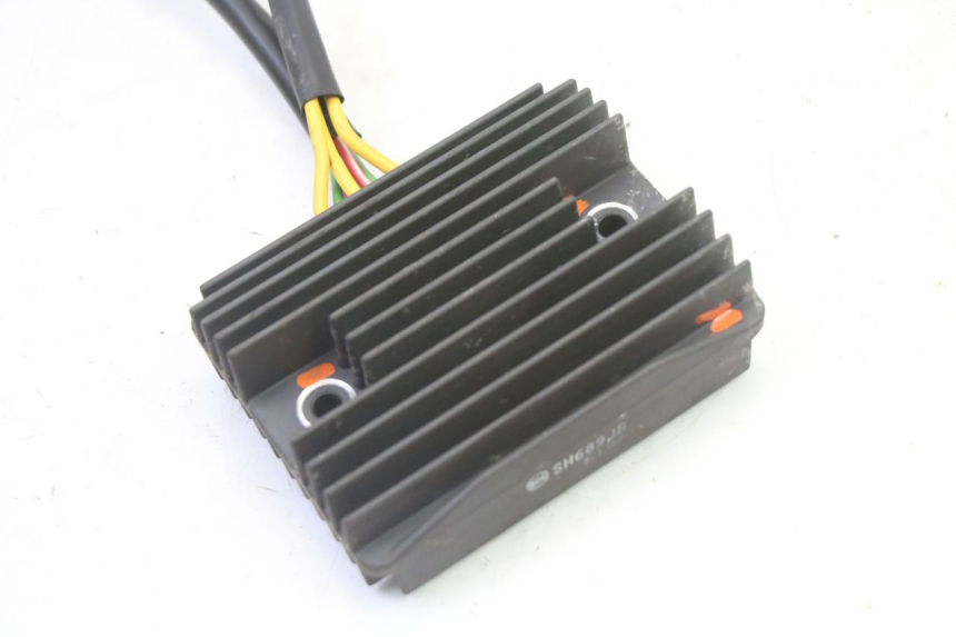 photo de REGOLATORE DI CARICA PIAGGIO MP3 RL 250 (2006 - 2010) - Dettaglio del componente