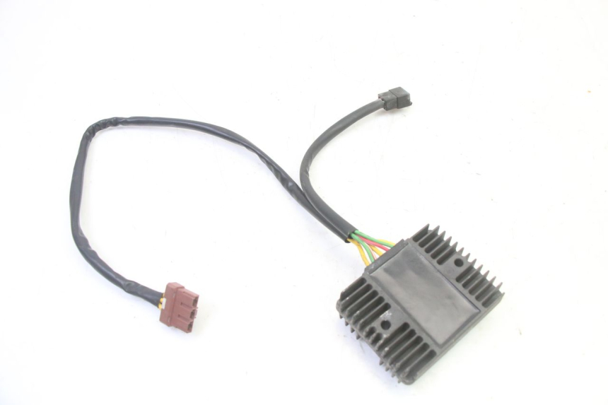 photo de REGOLATORE DI CARICA PIAGGIO MP3 RL 250 (2006 - 2010) - Primo piano tecnico