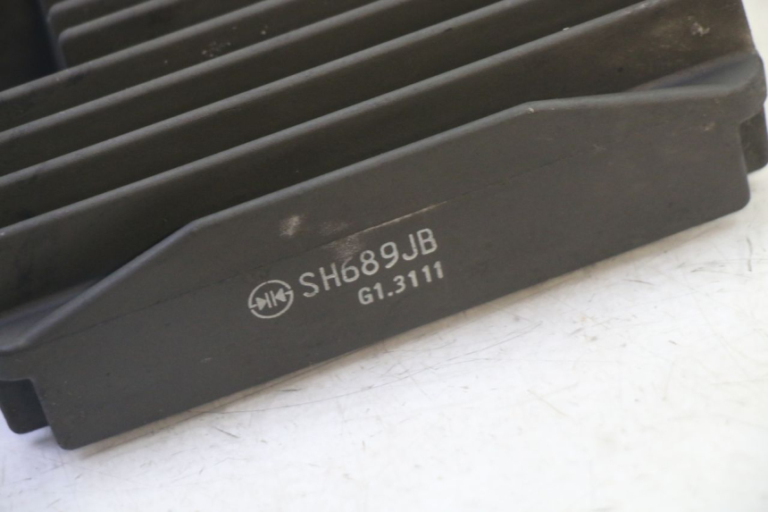 photo de REGOLATORE DI CARICA PIAGGIO MP3 500 (2011 - 2015) - Altra angolazione