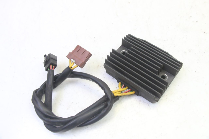 photo de REGOLATORE DI CARICA PIAGGIO MP3 RL 250 (2006 - 2010) - Dettaglio del componente