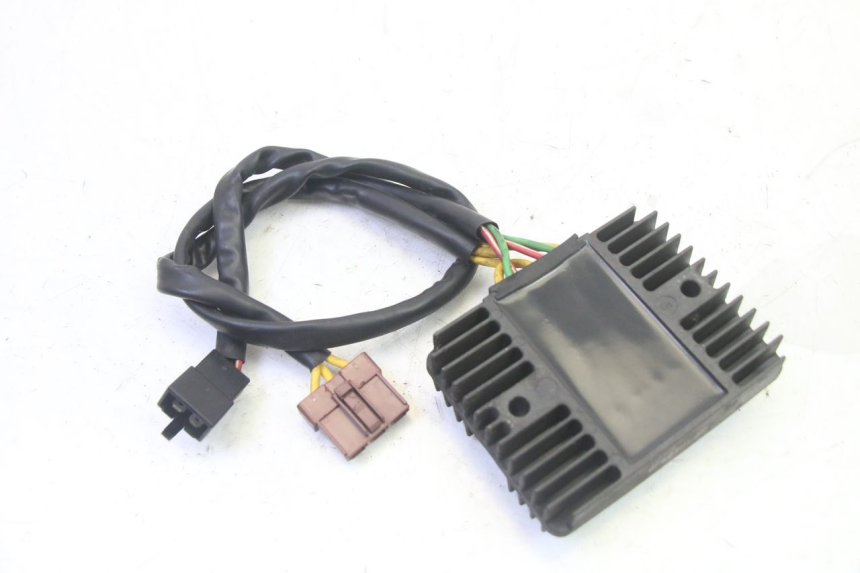 photo de REGOLATORE DI CARICA PIAGGIO MP3 RL 250 (2006 - 2010) - Altra angolazione
