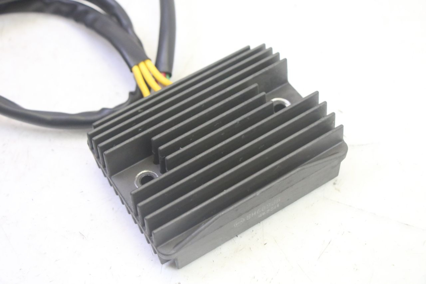 photo de REGOLATORE DI CARICA PIAGGIO MP3 RL 250 (2006 - 2010) - Dettaglio del componente