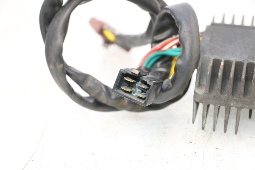 photo de REGOLATORE DI CARICA PIAGGIO MP3 RL 250 (2006 - 2010) - Primo piano tecnico