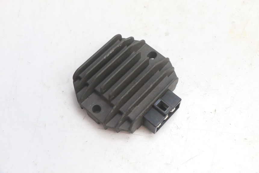 photo de REGOLATORE DI CARICA PIAGGIO MP3 125 (2006 - 2014) - Vista principale