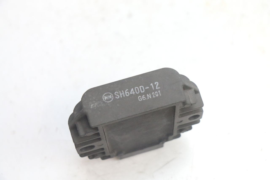 photo de REGOLATORE DI CARICA PIAGGIO MP3 125 (2006 - 2014) - Altra angolazione