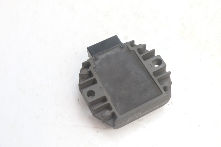 photo de REGOLATORE DI CARICA PIAGGIO MP3 125 (2006 - 2014) - Primo piano tecnico