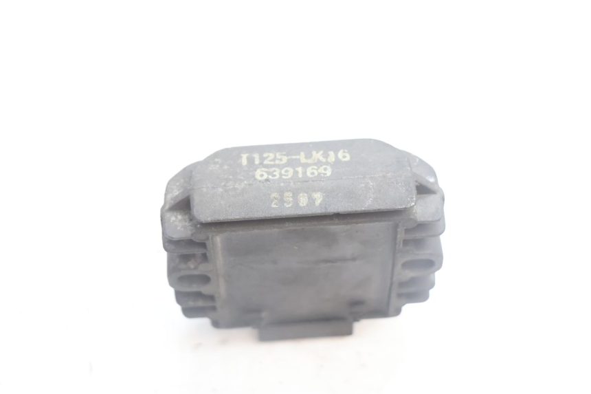 photo de REGOLATORE DI CARICA PIAGGIO MP3 125 (2006 - 2014) - Altra angolazione