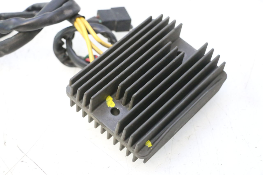 photo de REGOLATORE DI CARICA PIAGGIO MP3 500 (2011 - 2015) - Caratteristiche distintive