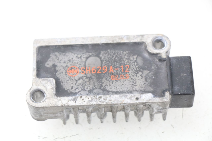 photo de REGOLATORE DI CARICA YAMAHA NEOS NEO'S 4T 50 (2008 - 2016) - Dettaglio del componente