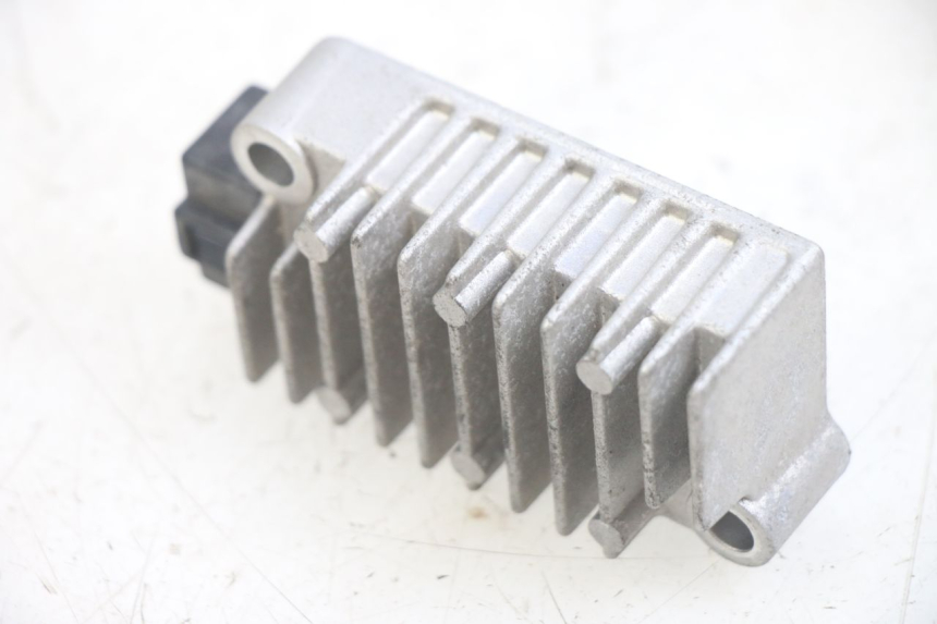 photo de REGOLATORE DI CARICA YAMAHA NEOS NEO'S 4T 50 (2008 - 2016) - Dettaglio del componente