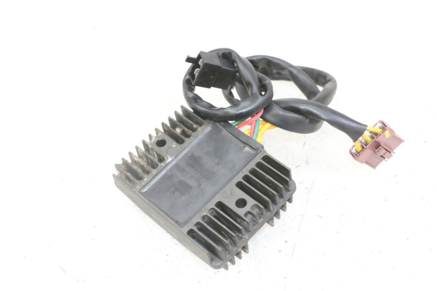 photo de REGOLATORE DI CARICA GILERA NEXUS 125 (2009 - 2013) - Dettagli dei punti di fissaggio