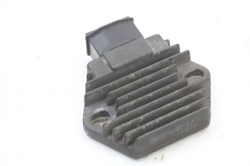 photo de REGOLATORE DI CARICA HONDA NTV DEAUVILLE 650 (1998 - 2001) - Dettaglio del componente