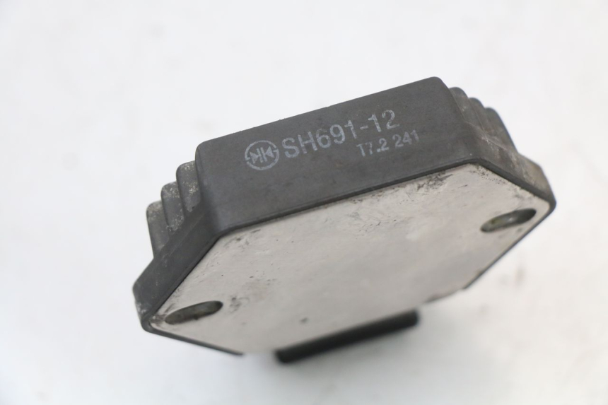 photo de REGOLATORE DI CARICA HONDA NTV DEAUVILLE 650 (1998 - 2001) - Primo piano tecnico