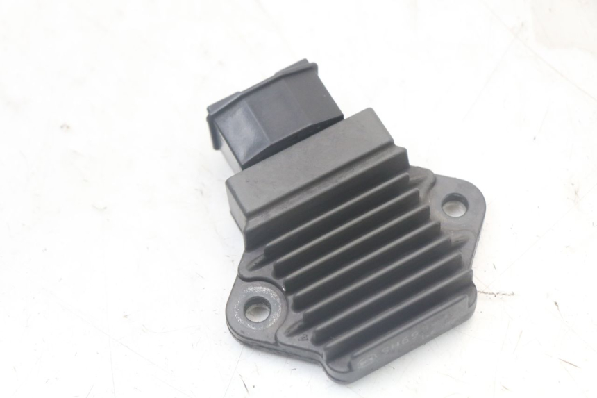 photo de REGOLATORE DI CARICA HONDA NTV DEAUVILLE 650 (1998 - 2001) - Dettaglio del componente