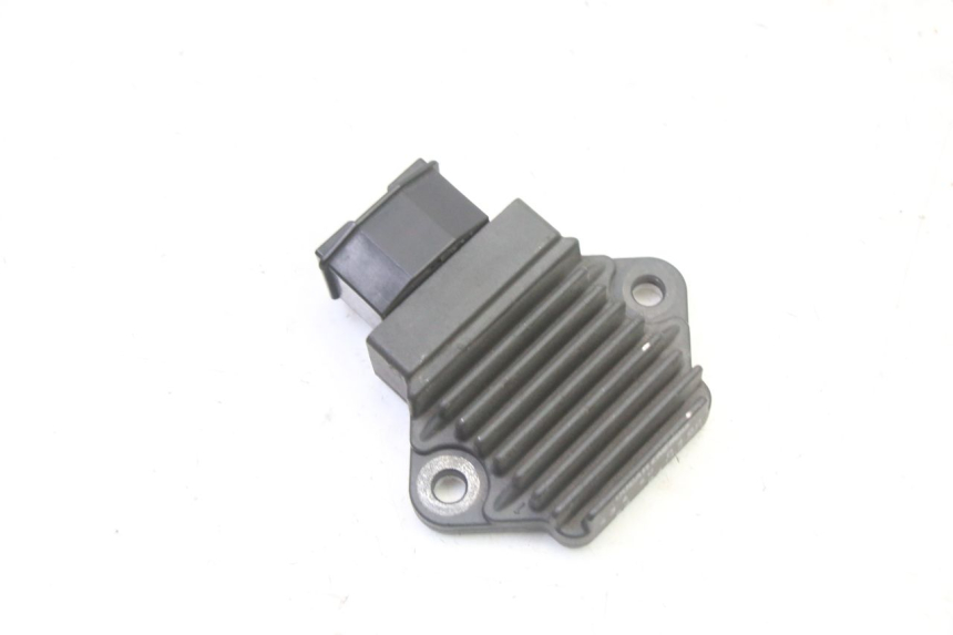 photo de REGOLATORE DI CARICA HONDA NTV DEAUVILLE 650 (2001 - 2006) - Dettaglio del componente