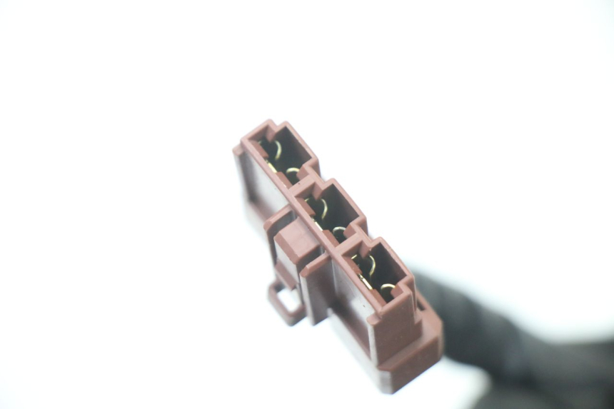 photo de REGOLATORE DI CARICA PEUGEOT CITYSTAR 125 (2011 - 2017) - Dettagli dei punti di fissaggio