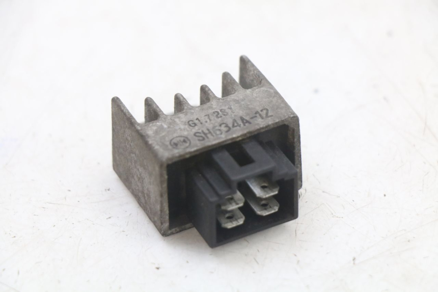 photo de REGOLATORE DI CARICA PEUGEOT ELYSTAR 50 (2002 - 2014) - Dettaglio del componente