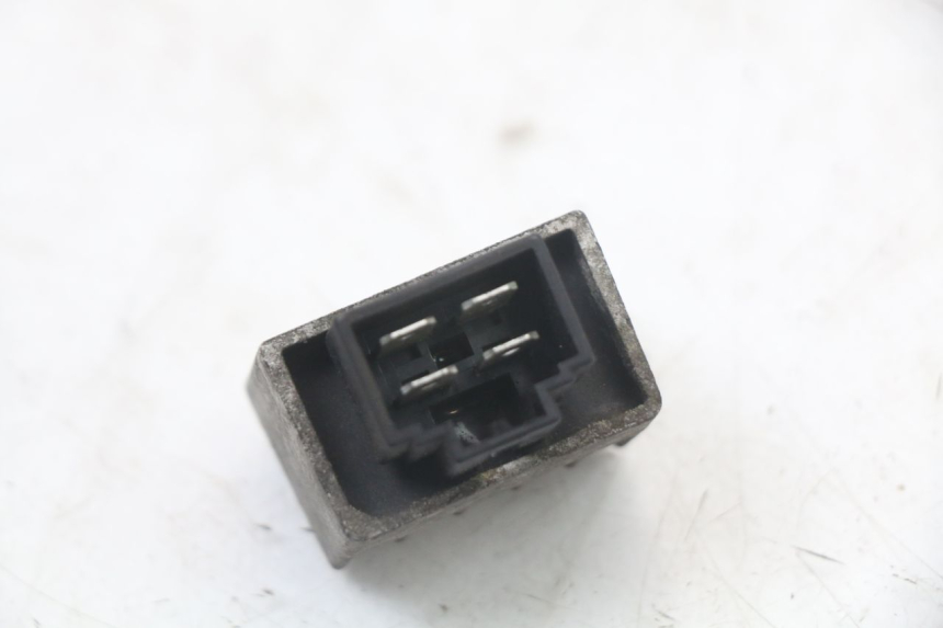 photo de REGOLATORE DI CARICA PEUGEOT ELYSTAR 50 (2002 - 2014) - Altra angolazione