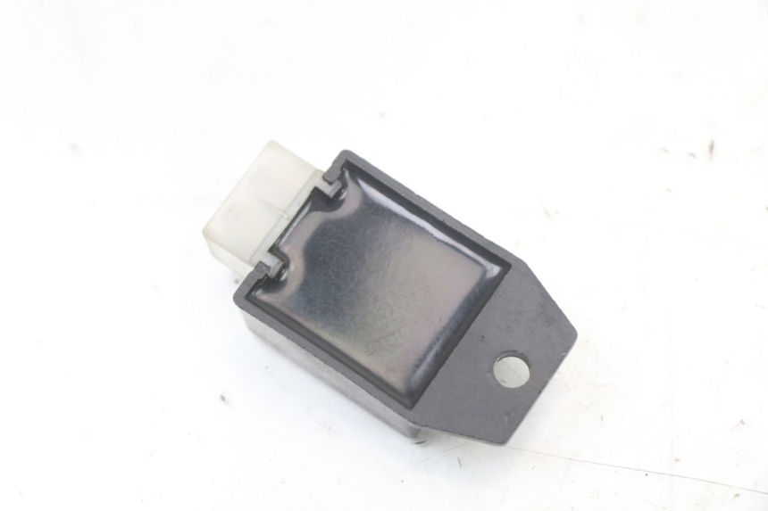 photo de REGOLATORE DI CARICA PEUGEOT KISBEE 2T 50 (2010 - 2017) - Altra angolazione