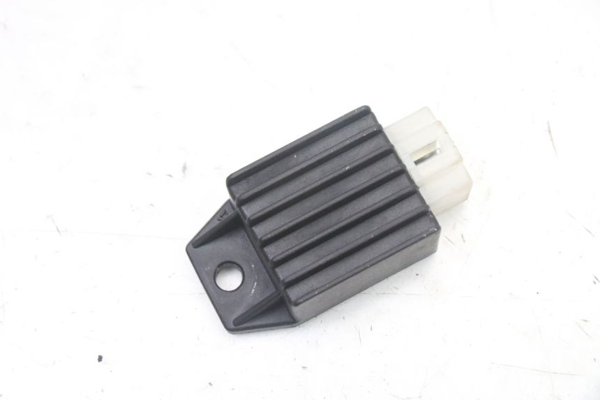 photo de REGOLATORE DI CARICA PEUGEOT KISBEE 2T 50 (2010 - 2017) - Vista principale