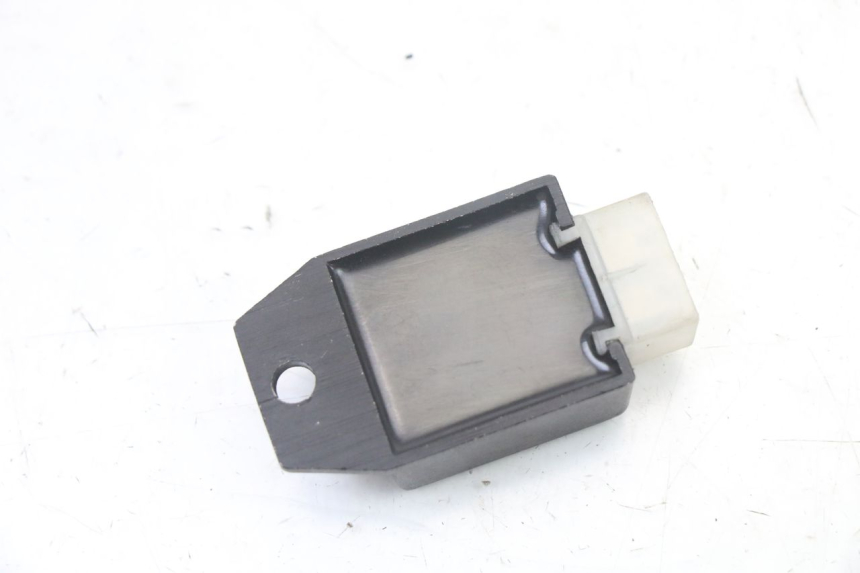 photo de REGOLATORE DI CARICA PEUGEOT KISBEE 2T 50 (2010 - 2017) - Altra angolazione