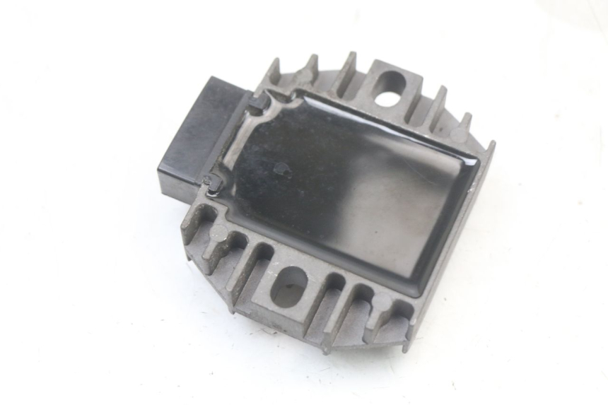 photo de Regolatore di carica PIAGGIO BEVERLY 125 (1998 - 2005) - Altra angolazione