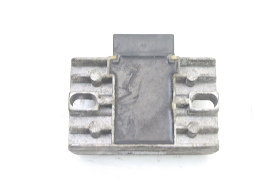 photo de REGOLATORE DI CARICA PIAGGIO VESPA GRANTURISMO 125 (2003 - 2007) - Altra angolazione