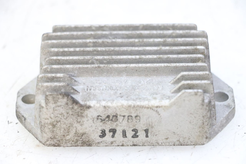 photo de REGOLATORE DI CARICA PIAGGIO VESPA S 2T 50 (2007 - 2014) - Altra angolazione