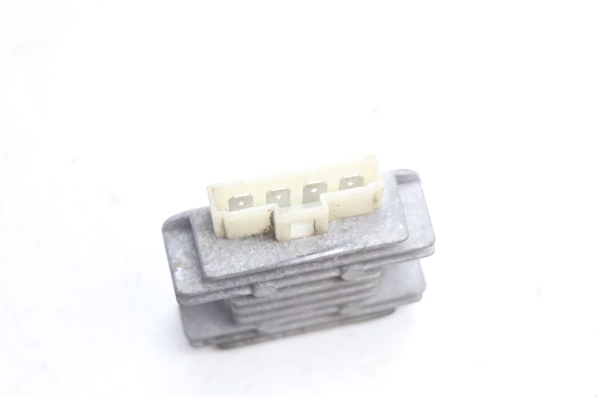 photo de REGOLATORE DI CARICA VASTRO R-ONE 4T 50 (2014 - 2022) - Altra angolazione