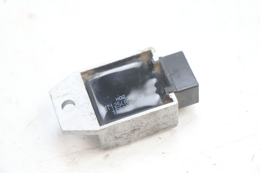 photo de REGOLATORE DI CARICA YAMASAKI ROADSTER 50 (2013 - 2018) - Altra angolazione