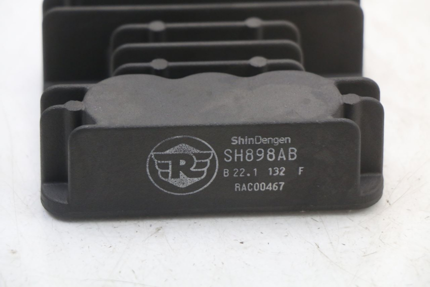 photo de REGOLATORE ROYAL ENFIELD SCRAM 411 (2022 - 2024) - Altra angolazione